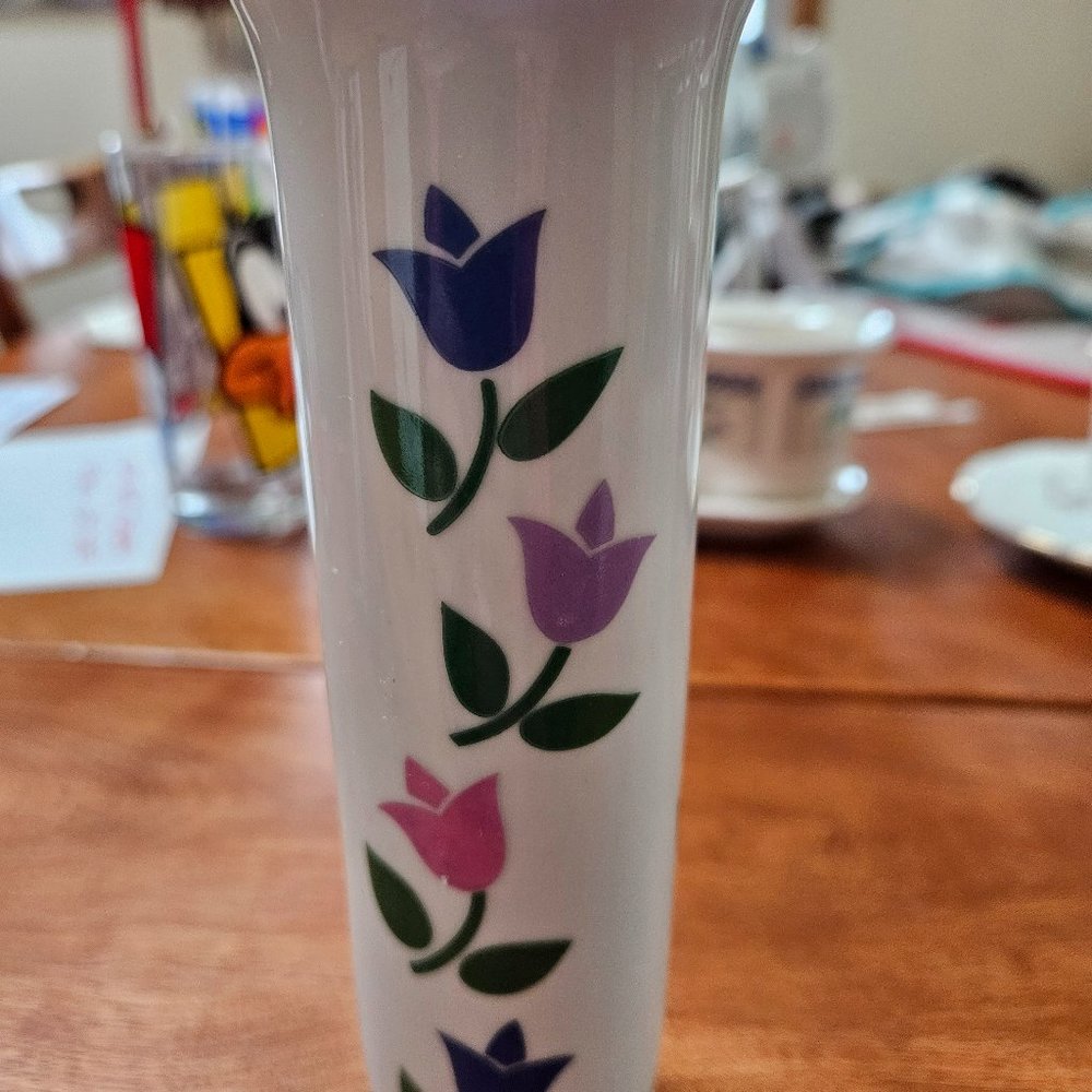 tulip bud vase vintage white ceramic ftda 1988